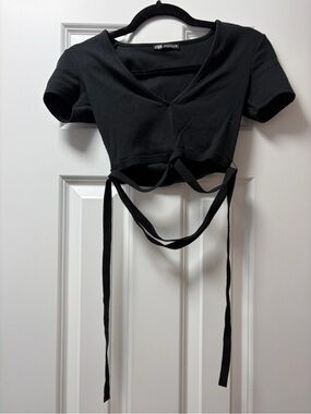 Zara Black Tie-Front Cropped V-Neck Tee